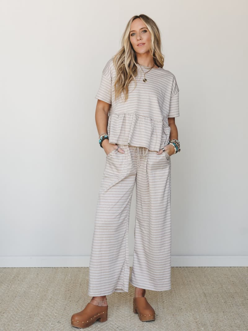 Gingham Palazzo Pants with Matching Peplum Top Gingham Palazzo Pants with Matching Peplum Top — Simple Palazzo Pants Outfits