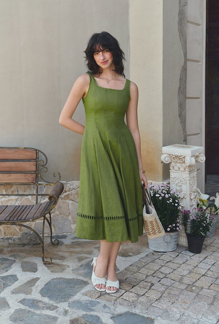 Green Linen Midi Dress with Straw Bag Green Linen Midi Dress with Straw Bag — Simple Petite Outfits