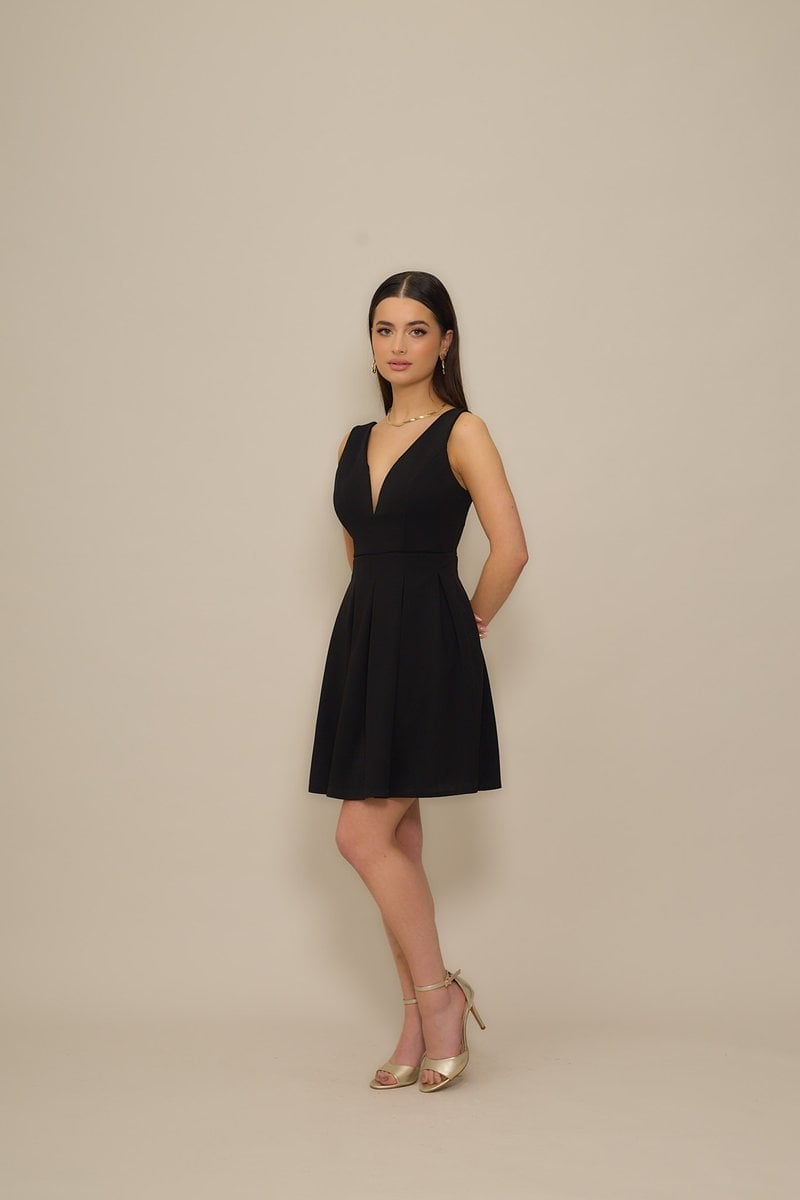 Textured Mini Dress with Stiletto Heels, Close-Up Take Textured Mini Dress with Stiletto Heels, Close-Up Take — Simple Petite Outfits