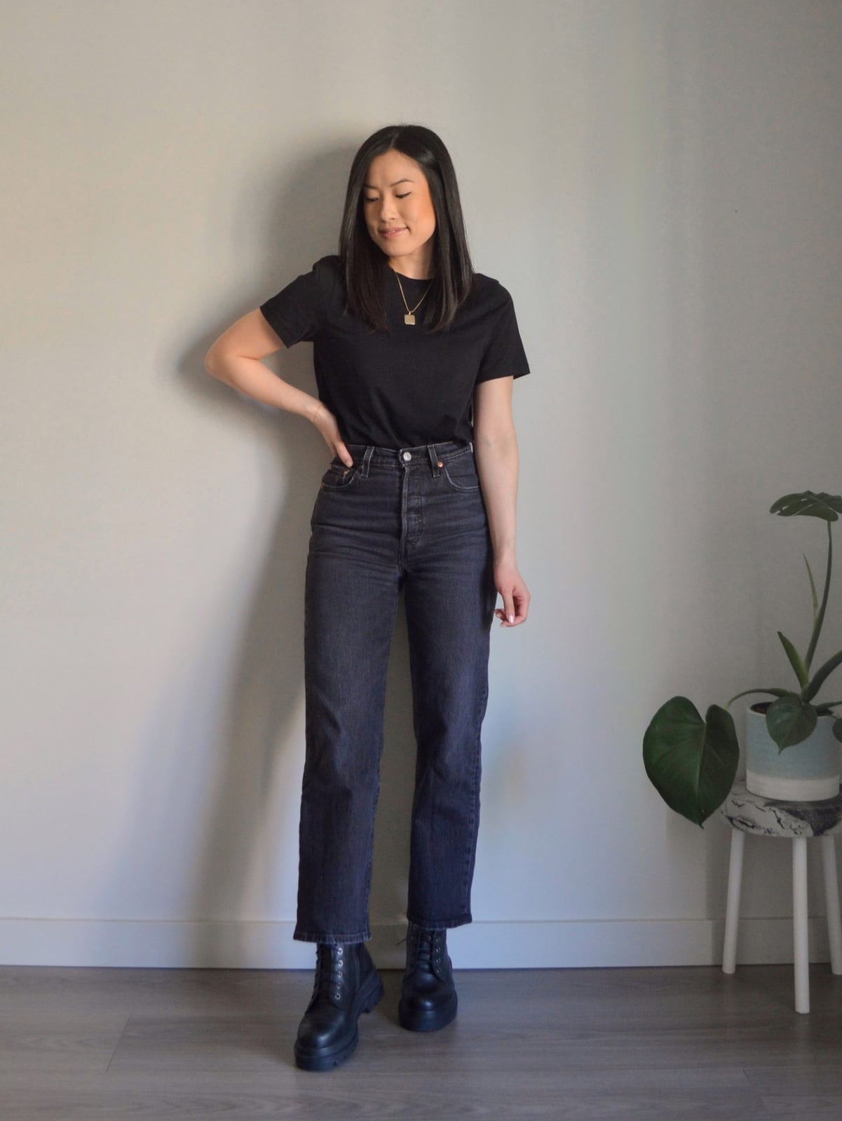 Straight Leg Jeans with Chunky Boots Straight Leg Jeans with Chunky Boots — Simple Petite Outfits