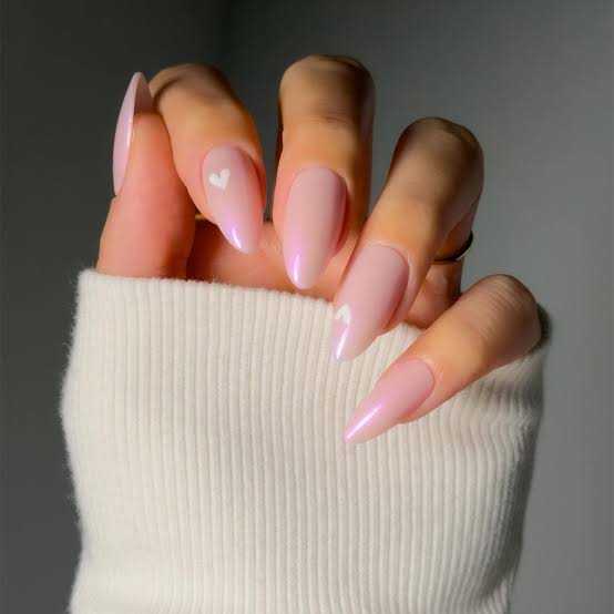 Short Almond Pale Pink Chrome With Heart Short Almond Pale Pink Chrome With Heart — Simple Pink Chrome Nails