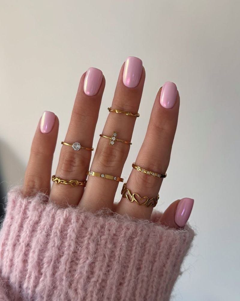 Short Oval Pale Pink Iridescent Chrome Short Oval Pale Pink Iridescent Chrome — Simple Pink Chrome Nails