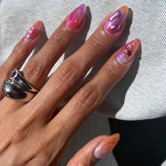 Medium Almond Iridescent Chrome With Foil Accents Medium Almond Iridescent Chrome With Foil Accents — Simple Pink Chrome Nails