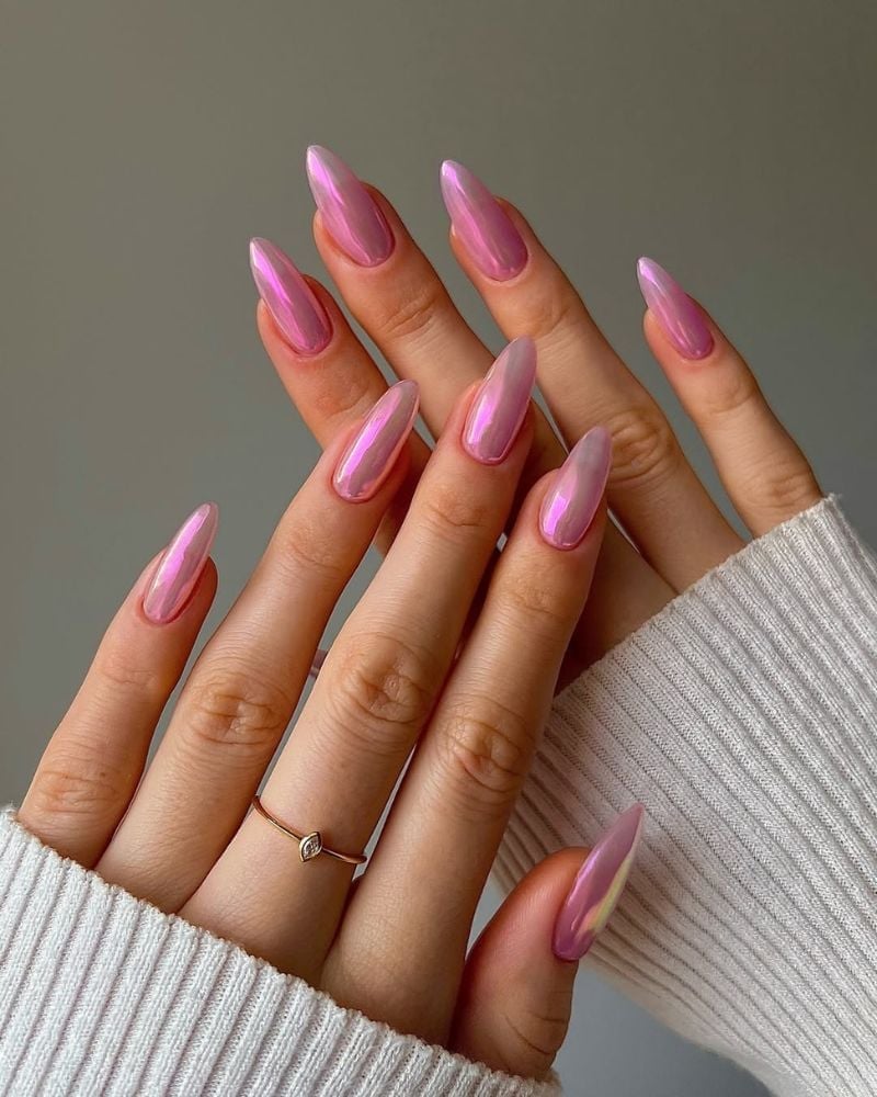 Medium Almond Pale Pink Iridescent Chrome With Full Color Medium Almond Pale Pink Iridescent Chrome With Full Color — Simple Pink Chrome Nails