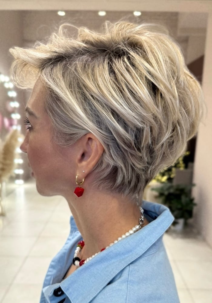 Blonde Wavy Pixie Bob With Textured Layers — Simple Pixie Bob Haircut