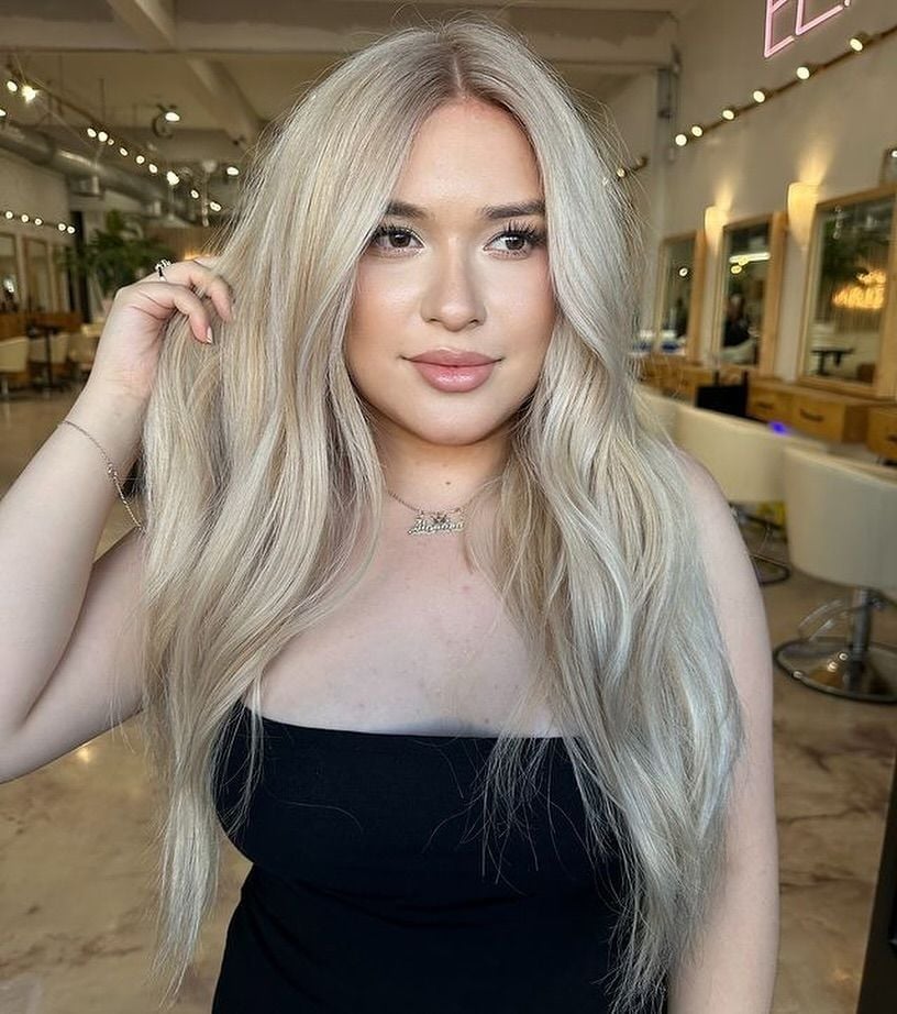 Collarbone Waves With Root Shadow In Platinum Collarbone Waves With Root Shadow In Platinum — Simple Platinum Blonde