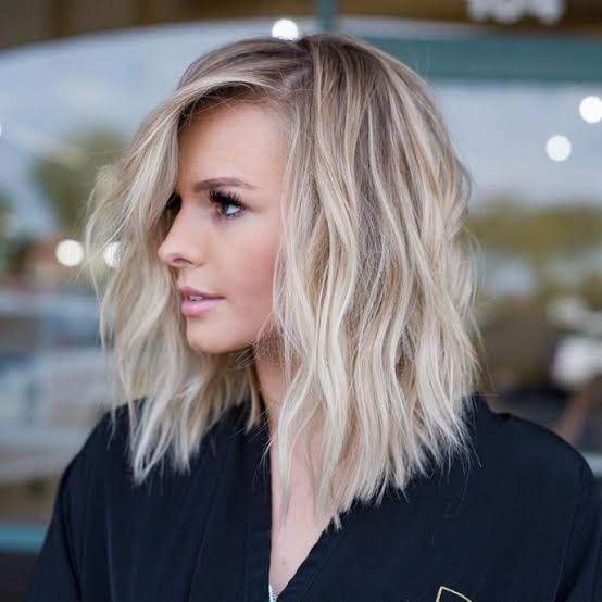 Textured Lob With Darker Roots In Platinum Textured Lob With Darker Roots In Platinum — Simple Platinum Blonde
