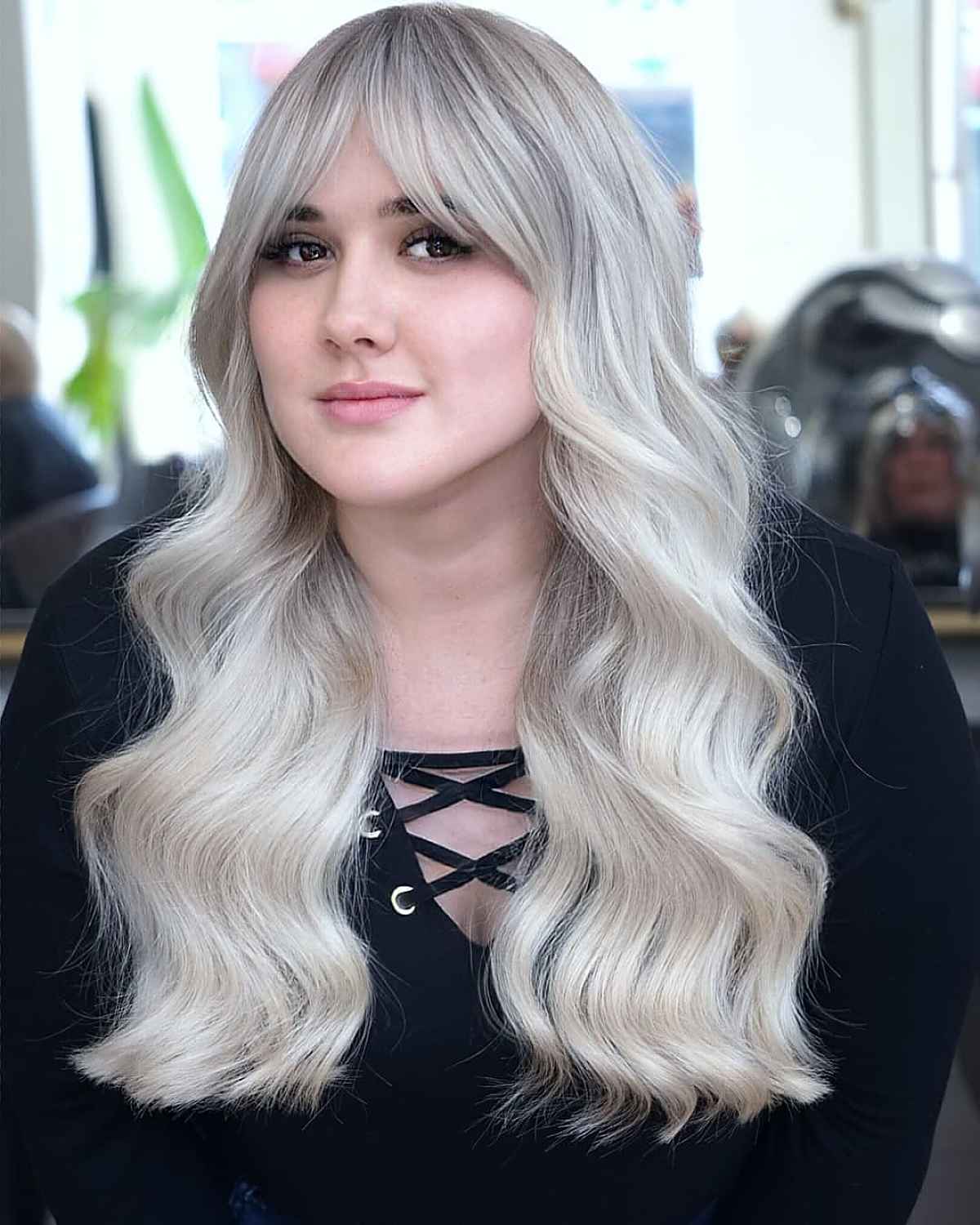 Mid-Back Wavy Hair With Ash Tones And Curtain Bangs Mid-Back Wavy Hair With Ash Tones And Curtain Bangs — Simple Platinum Blonde