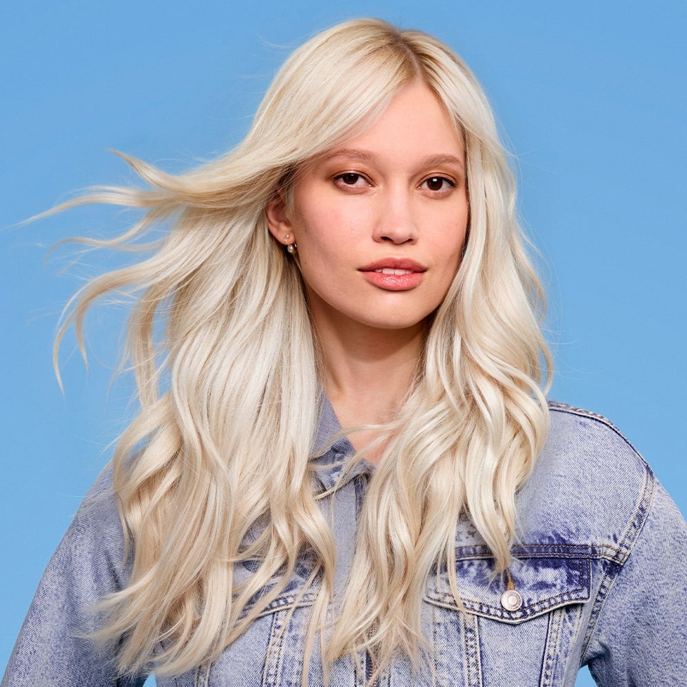 Wavy Fine Hair In Mid-Back Platinum Blonde Blowout Wavy Fine Hair In Mid-Back Platinum Blonde Blowout — Simple Platinum Blonde