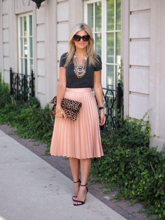 Peach Pleated Midi Skirt with a Grey T-Shirt — Simple Pleated Skirt Outfits