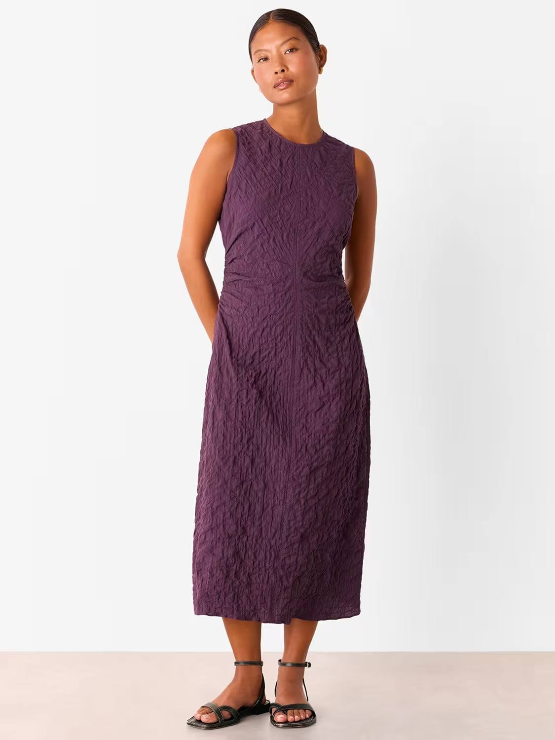 Plum Sleeveless Textured Knit Midi Dress With Black Sandals Plum Sleeveless Textured Knit Midi Dress With Black Sandals — Simple Plum Dress