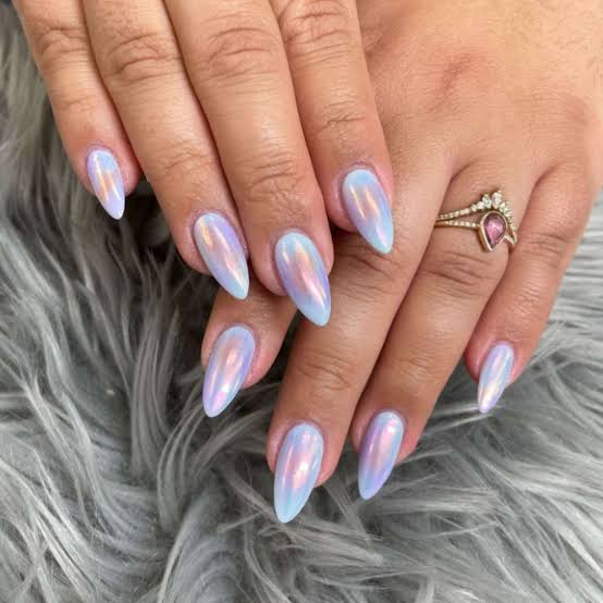 Short Stiletto Pink French Tips — Simple Pointy Nails