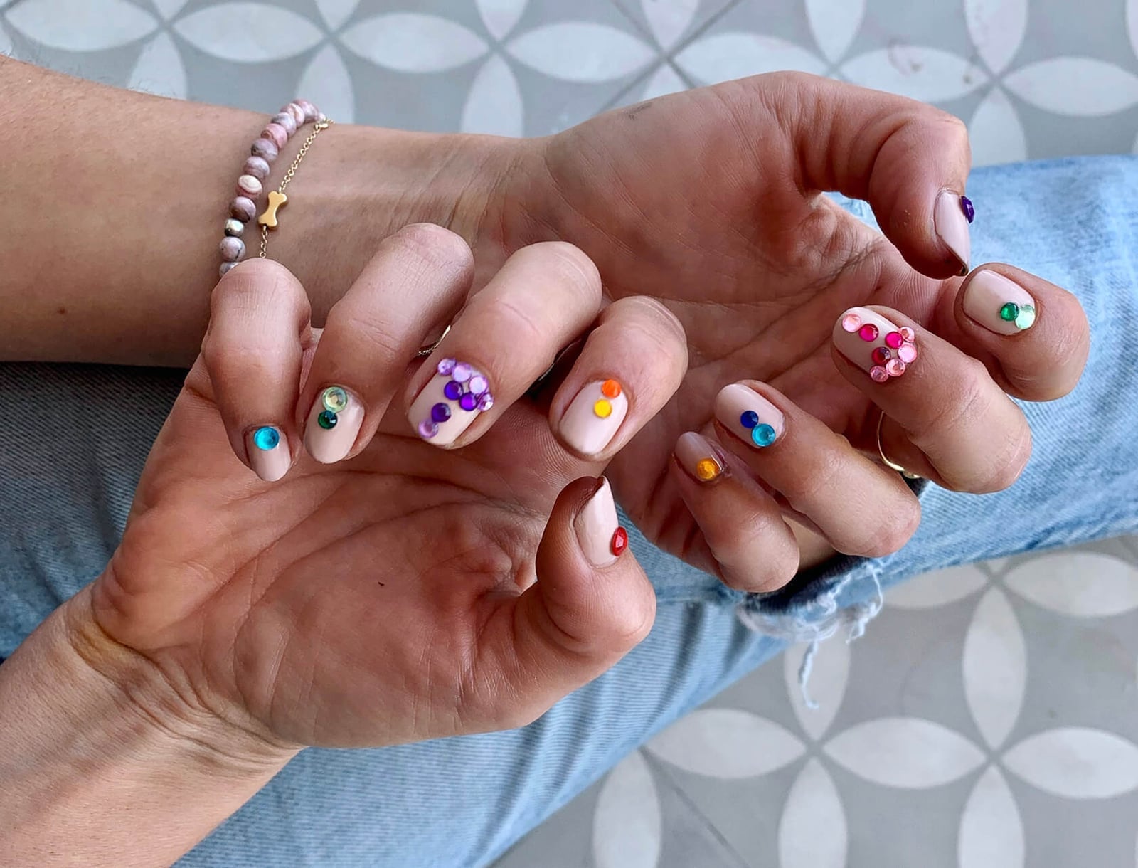 Simple Pastel Rainbow Arc Short Oval Nails — Simple Rainbow Nails