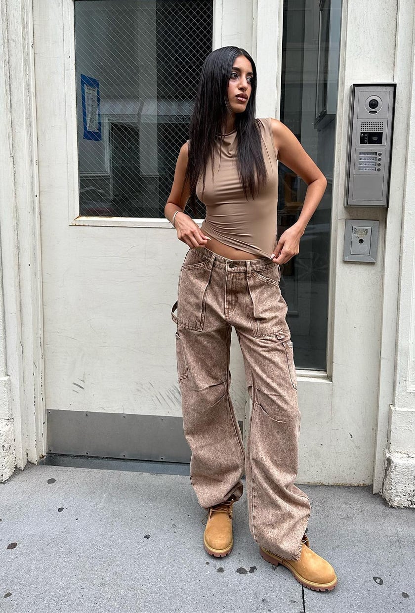 Beige Sleeveless Top With Marbled Print Cargo Pants — Simple Rap Concert Outfits