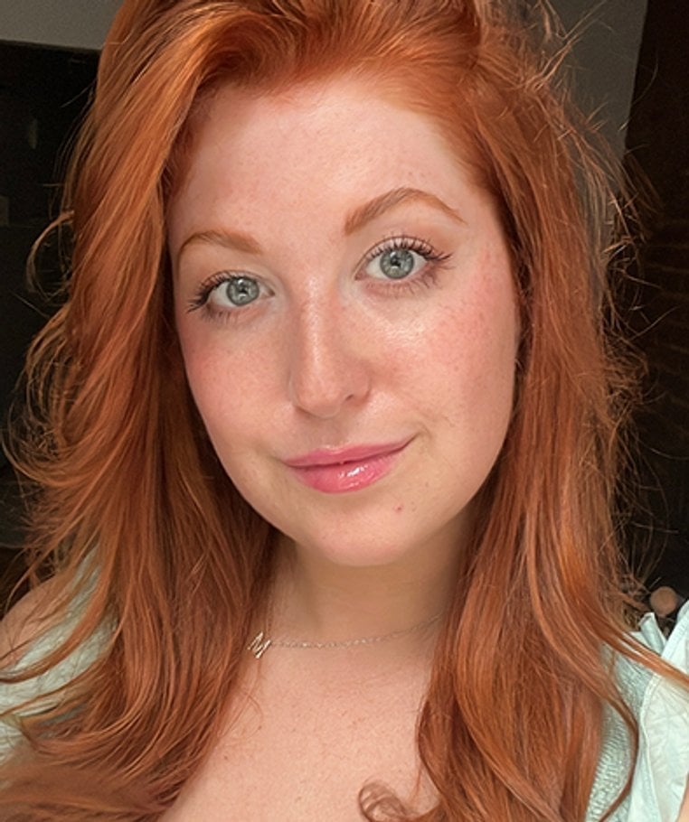Shoulder Length Strawberry Blonde With Red Highlights, Wavy — Simple Red Highlights