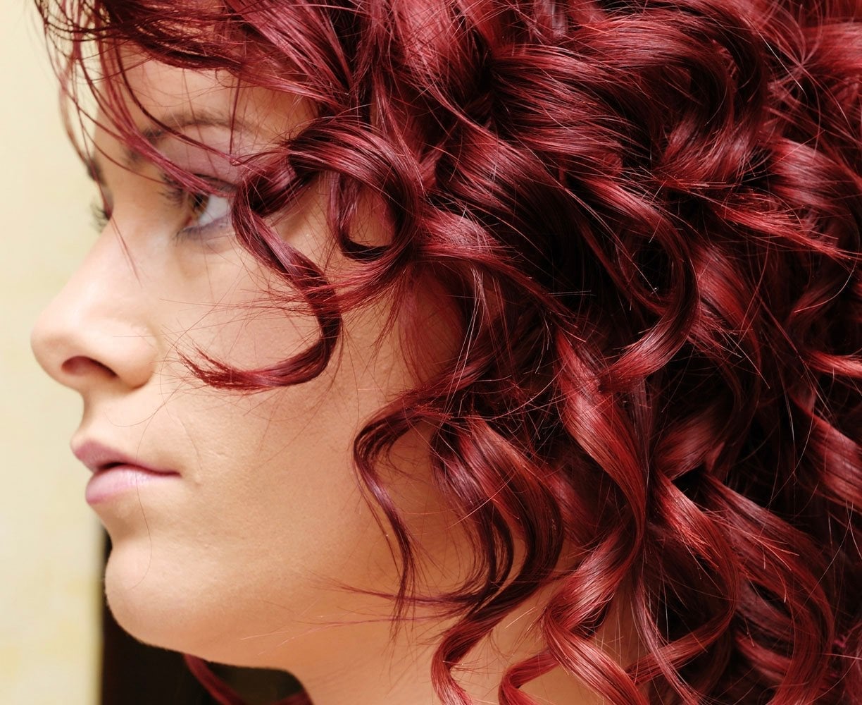 Shoulder Length Defined Curls Rich Red Base, Close-Up Take — Simple Red Highlights