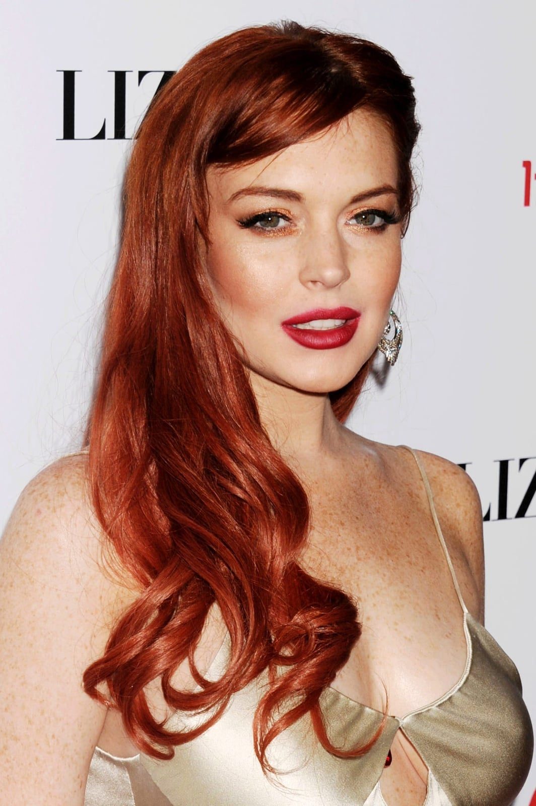 Mid-Back Vibrant Red With Subtle Highlights — Simple Red Highlights