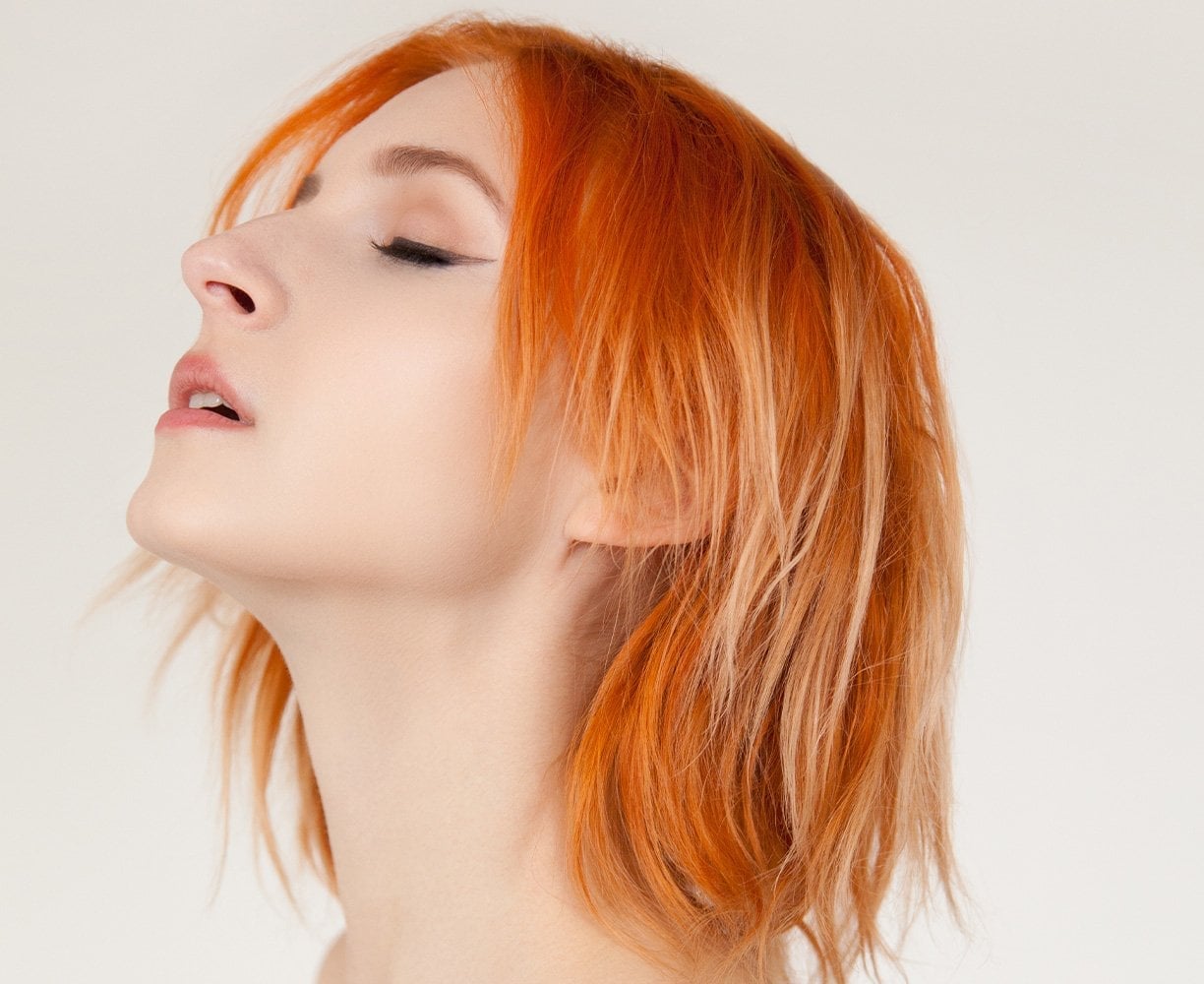 Chin Length Bob Bright Red With Lighter Red, Wavy — Simple Red Highlights