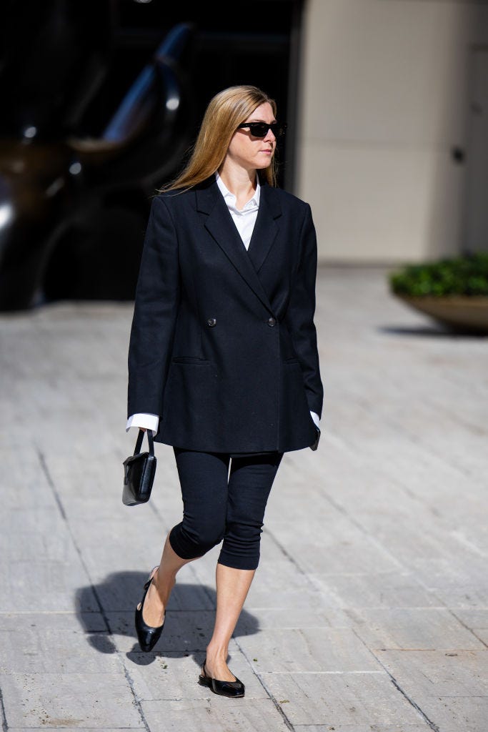 Navy Blazer with Cropped Leggings and Ballet Flats Navy Blazer with Cropped Leggings and Ballet Flats — Simple Semi Formal Outfits