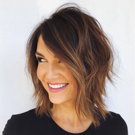 Collarbone Shag With Side-Swept Bangs And Loose Waves Collarbone Shag With Side-Swept Bangs And Loose Waves — Simple Shag Hairstyles