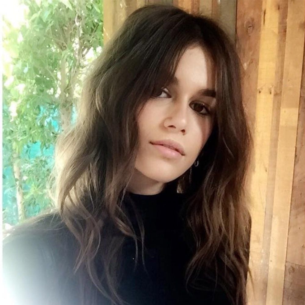 Collarbone Shag With Curtain Bangs And Wavy Blowout, Middle Collarbone Shag With Curtain Bangs And Wavy Blowout, Middle — Simple Shag Hairstyles