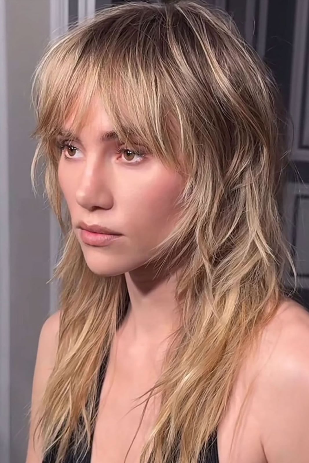 Collarbone Shag With Choppy Bangs And Highlights Collarbone Shag With Choppy Bangs And Highlights — Simple Shag Hairstyles