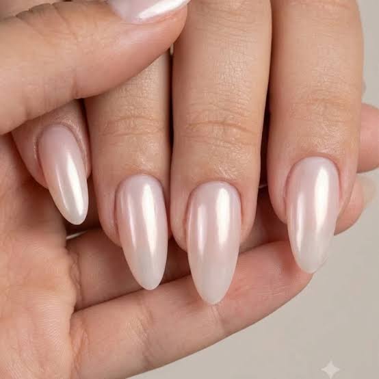 Milky Pink Iridescent Shimmer Short Oval Nails Milky Pink Iridescent Shimmer Short Oval Nails — Simple Shimmer Nails