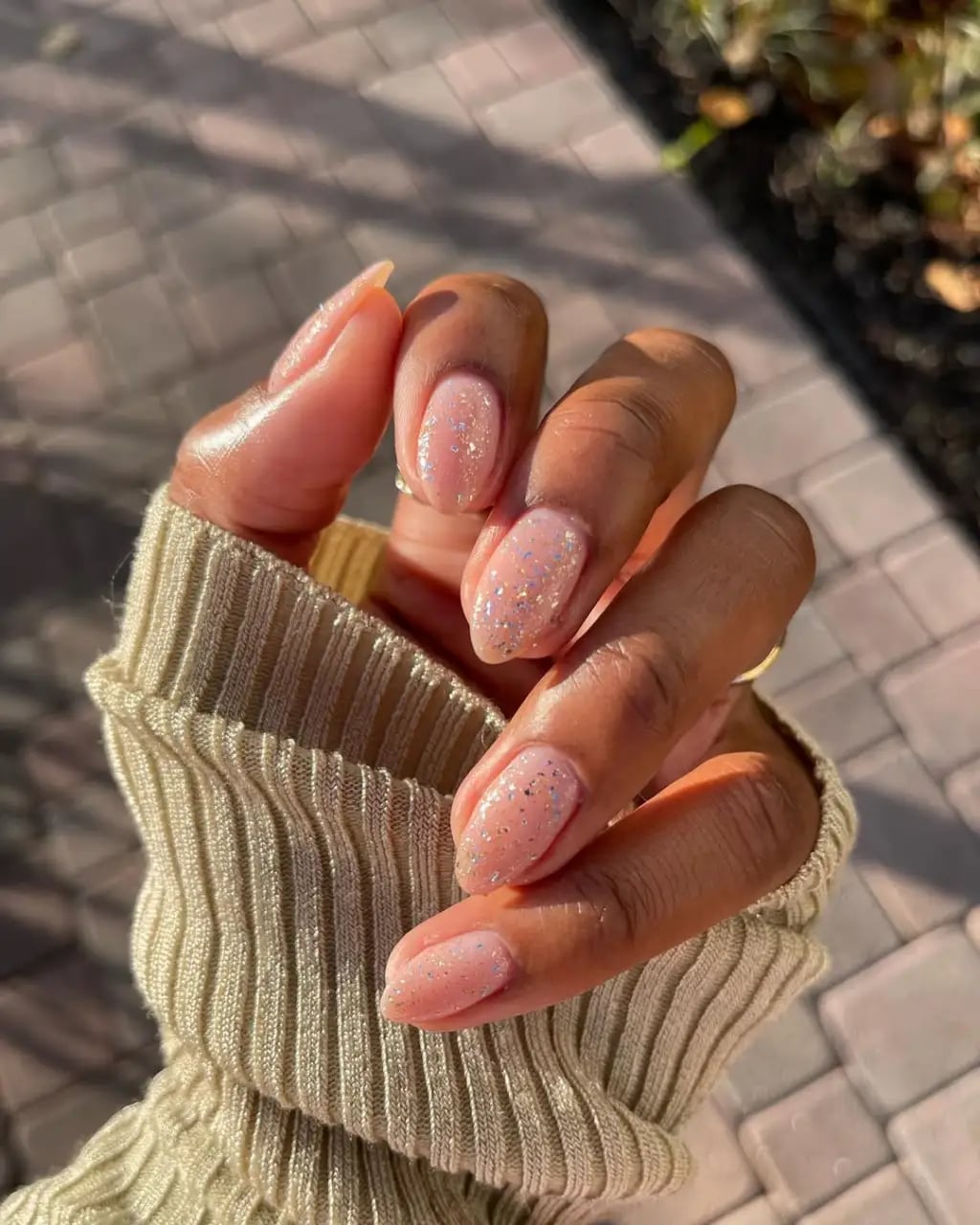 Sheer Pink Fine Gold Glitter Short Oval Nails Sheer Pink Fine Gold Glitter Short Oval Nails — Simple Shimmer Nails
