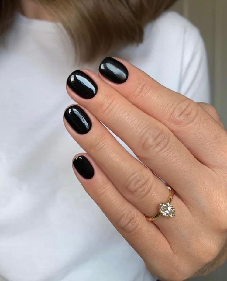 High Gloss Black Short Oval Nails High Gloss Black Short Oval Nails — Simple Short Black Nails