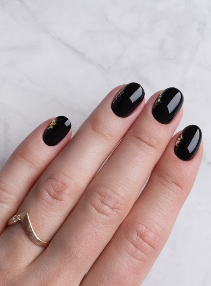 Glossy Black With Scattered Holographic Flakes Glossy Black With Scattered Holographic Flakes — Simple Short Black Nails