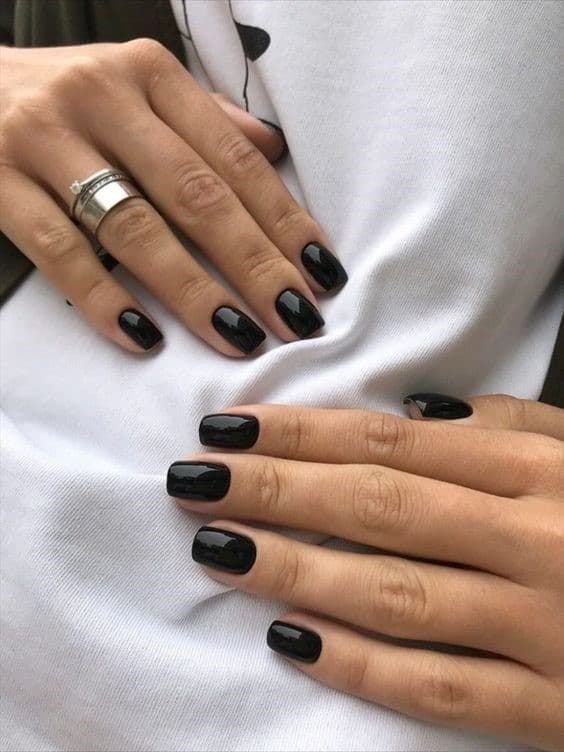Smooth Glossy Black Short Square Nails Smooth Glossy Black Short Square Nails — Simple Short Black Nails