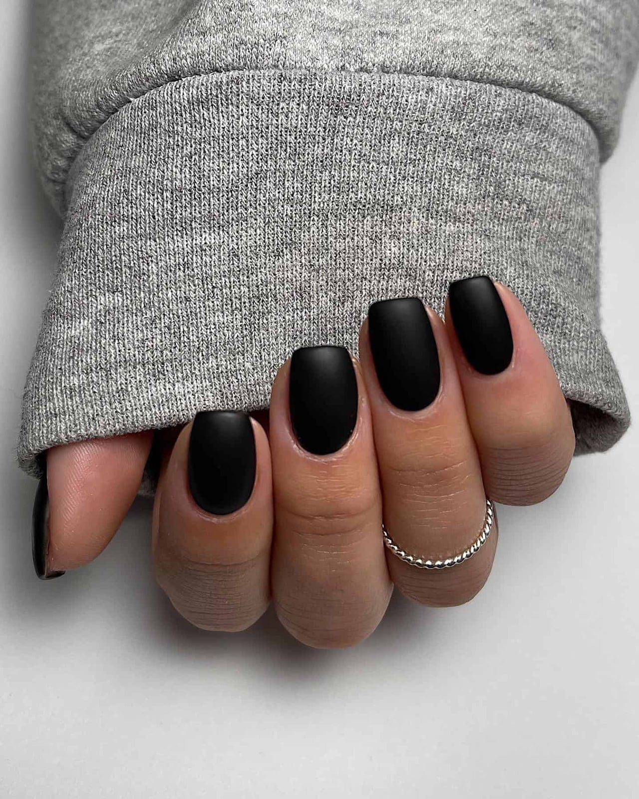 Smooth Matte Black Short Oval Nails Smooth Matte Black Short Oval Nails — Simple Short Black Nails