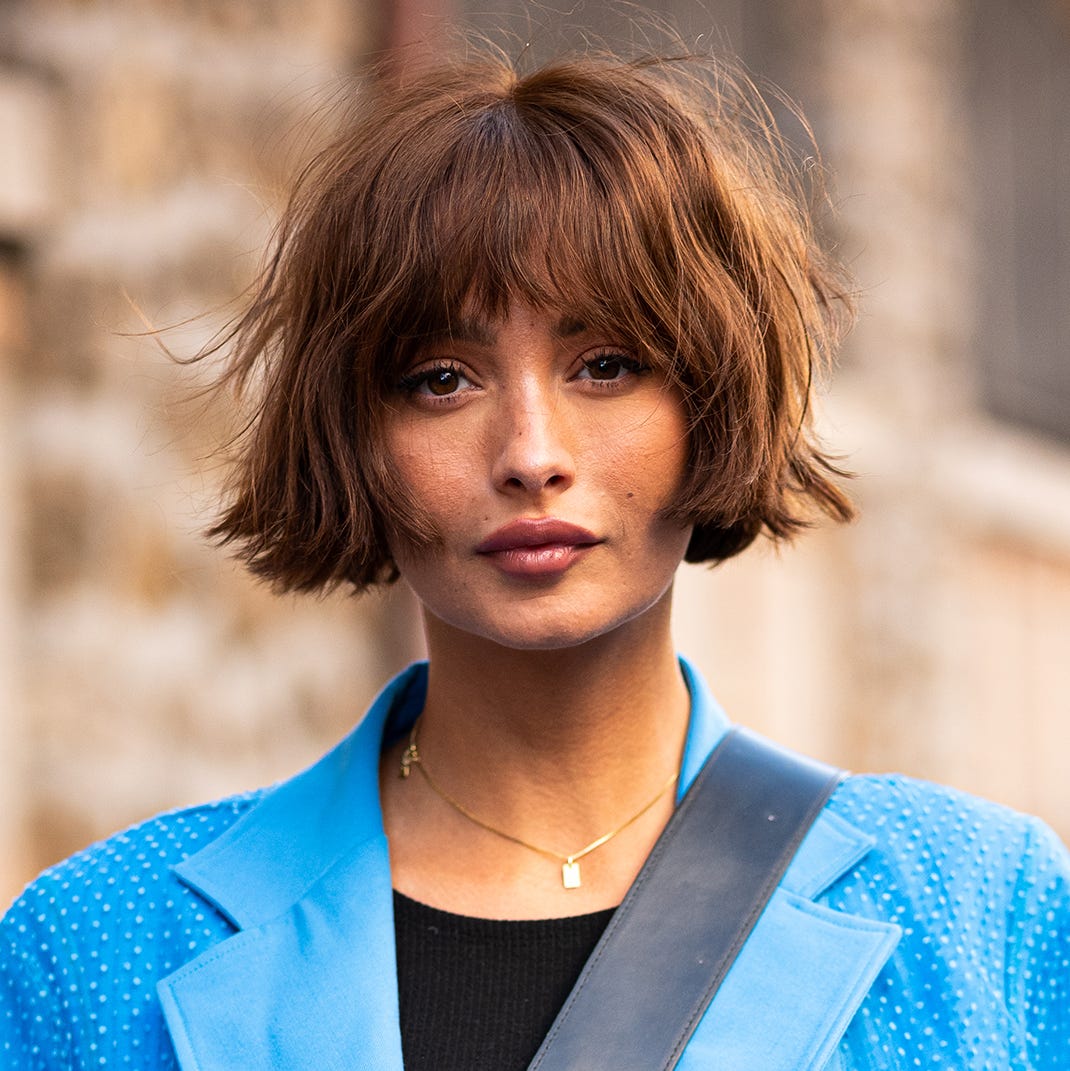 Collarbone Layered Bob With Curtain Bangs — Simple Short Bob Hairstyles