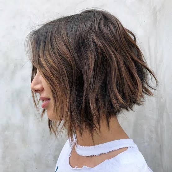 Short Wavy Bob With Curtain Bangs — Simple Short Bob Hairstyles