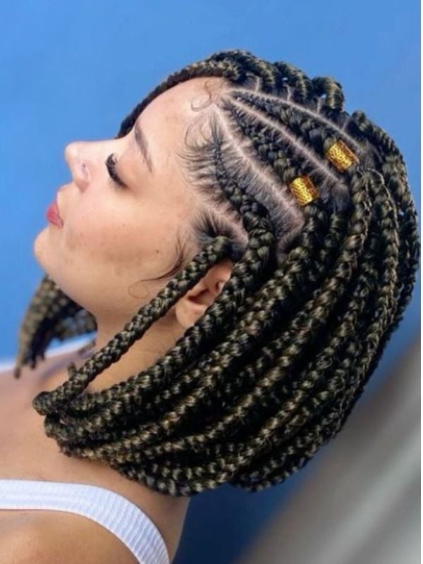 Dark Brown Collarbone Box Braids With Blonde Highlights and Beads — Simple Short Braids