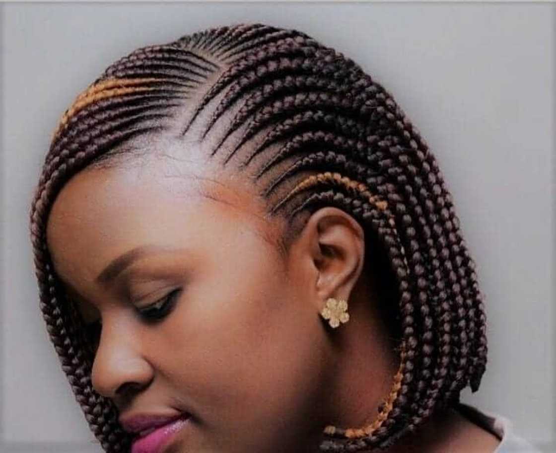 Deep Side Part Bob With Small Braids and Highlights — Simple Short Braids