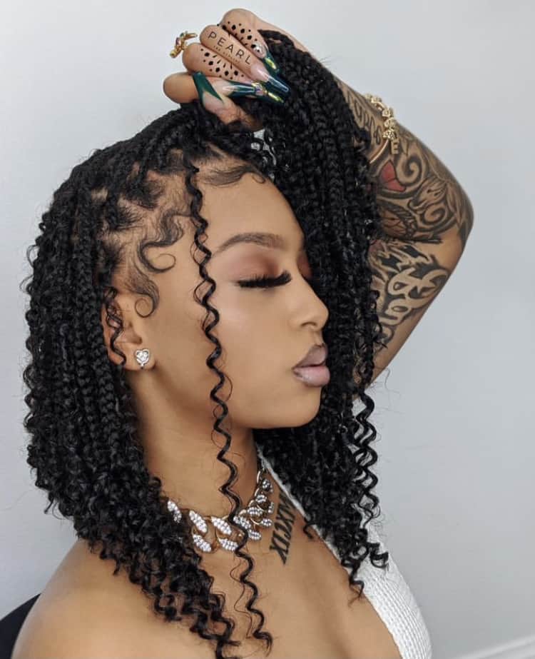 Black Collarbone Bob With Small Box Braids and Curly Ends, Wavy — Simple Short Braids