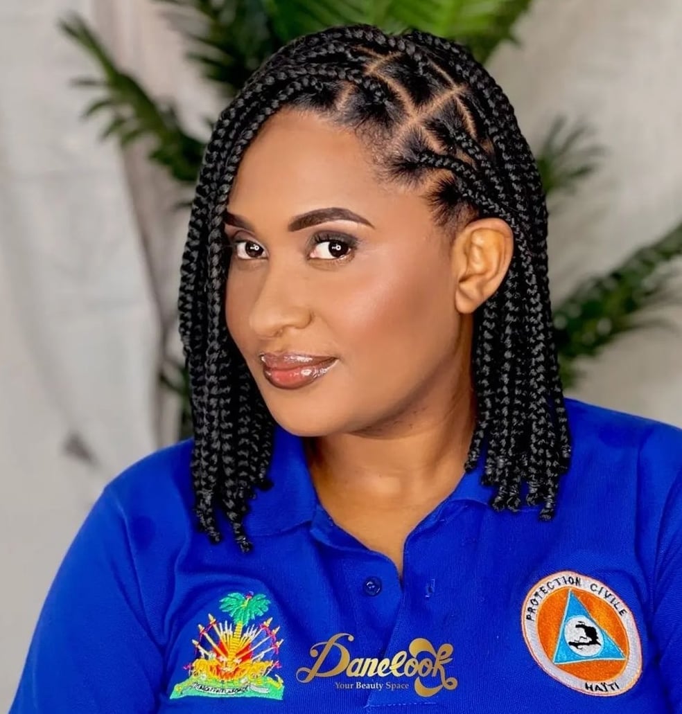 Black Collarbone Bob Box Braids With Loose Waves — Simple Short Braids