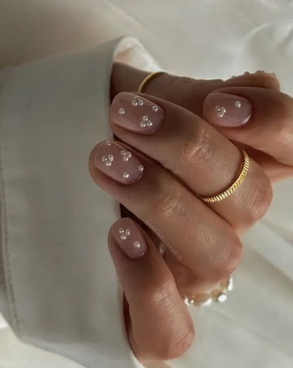 Sheer Nude Pearl Accent Short Almond Nails Sheer Nude Pearl Accent Short Almond Nails — Simple Short Classy Nails