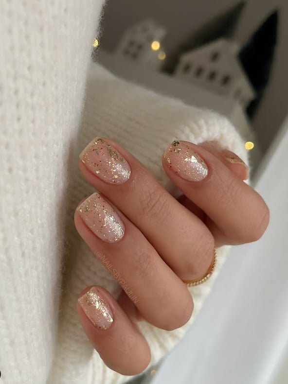 Pink Floral Accent Short Oval Nails Pink Floral Accent Short Oval Nails — Simple Short Classy Nails