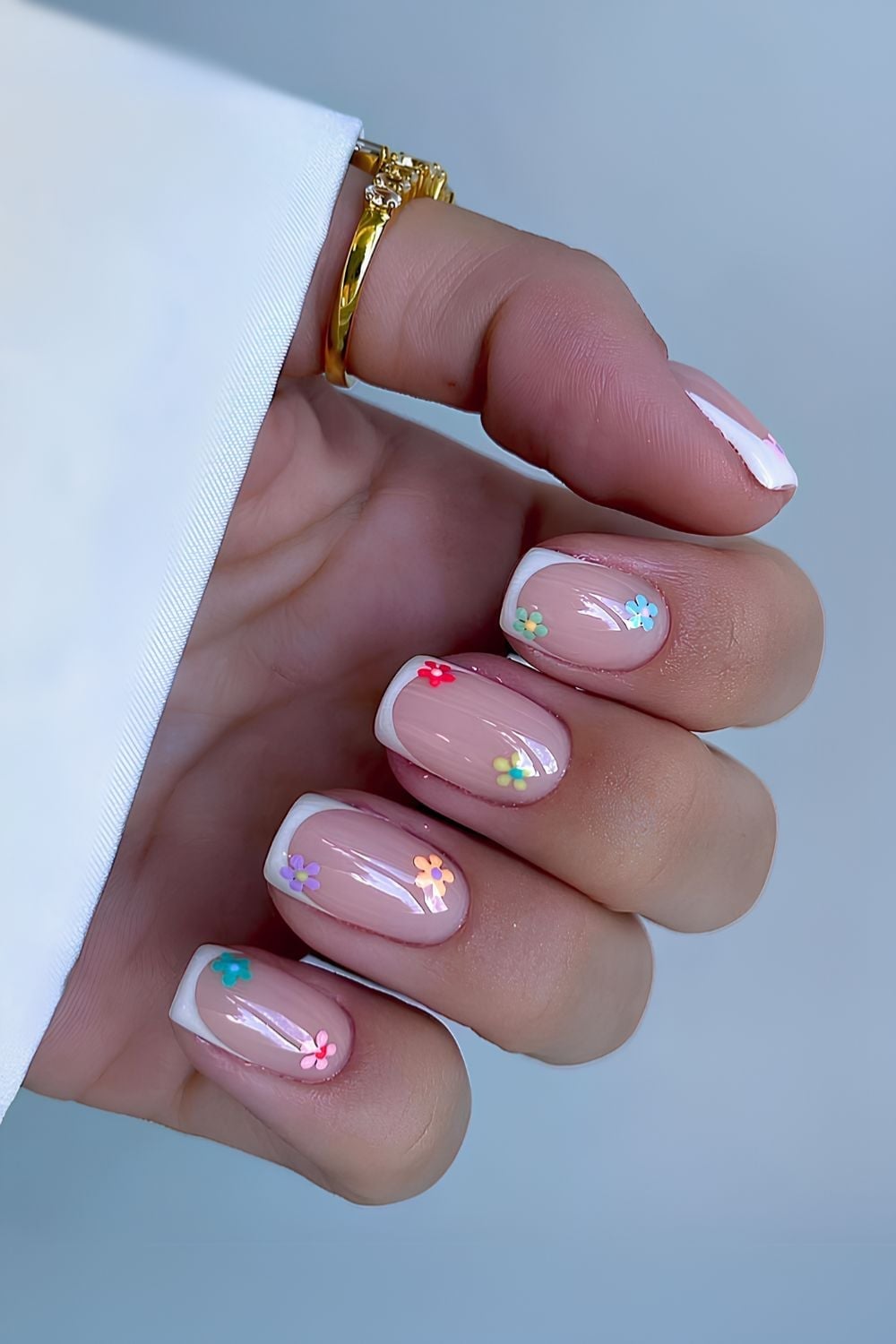 Nude French Tip Tiny Flower Short Oval Nails Nude French Tip Tiny Flower Short Oval Nails — Simple Short Classy Nails