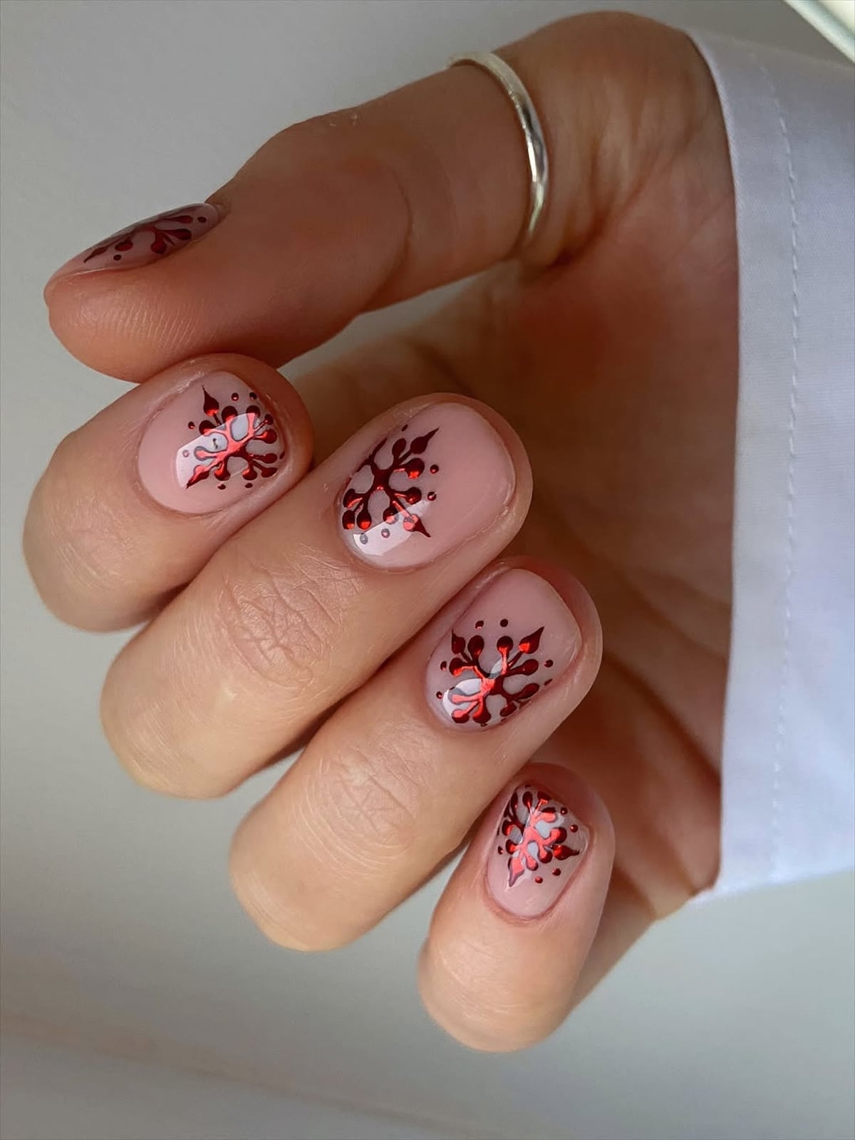 Nude Snowflake Red Black Art Short Square Nails Nude Snowflake Red Black Art Short Square Nails — Simple Short Classy Nails