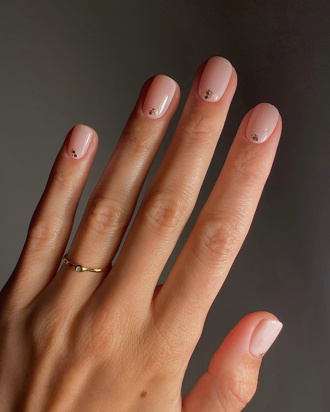 Sheer Pale Pink Gold Foil Fleck Short Oval Nails Sheer Pale Pink Gold Foil Fleck Short Oval Nails — Simple Short Classy Nails