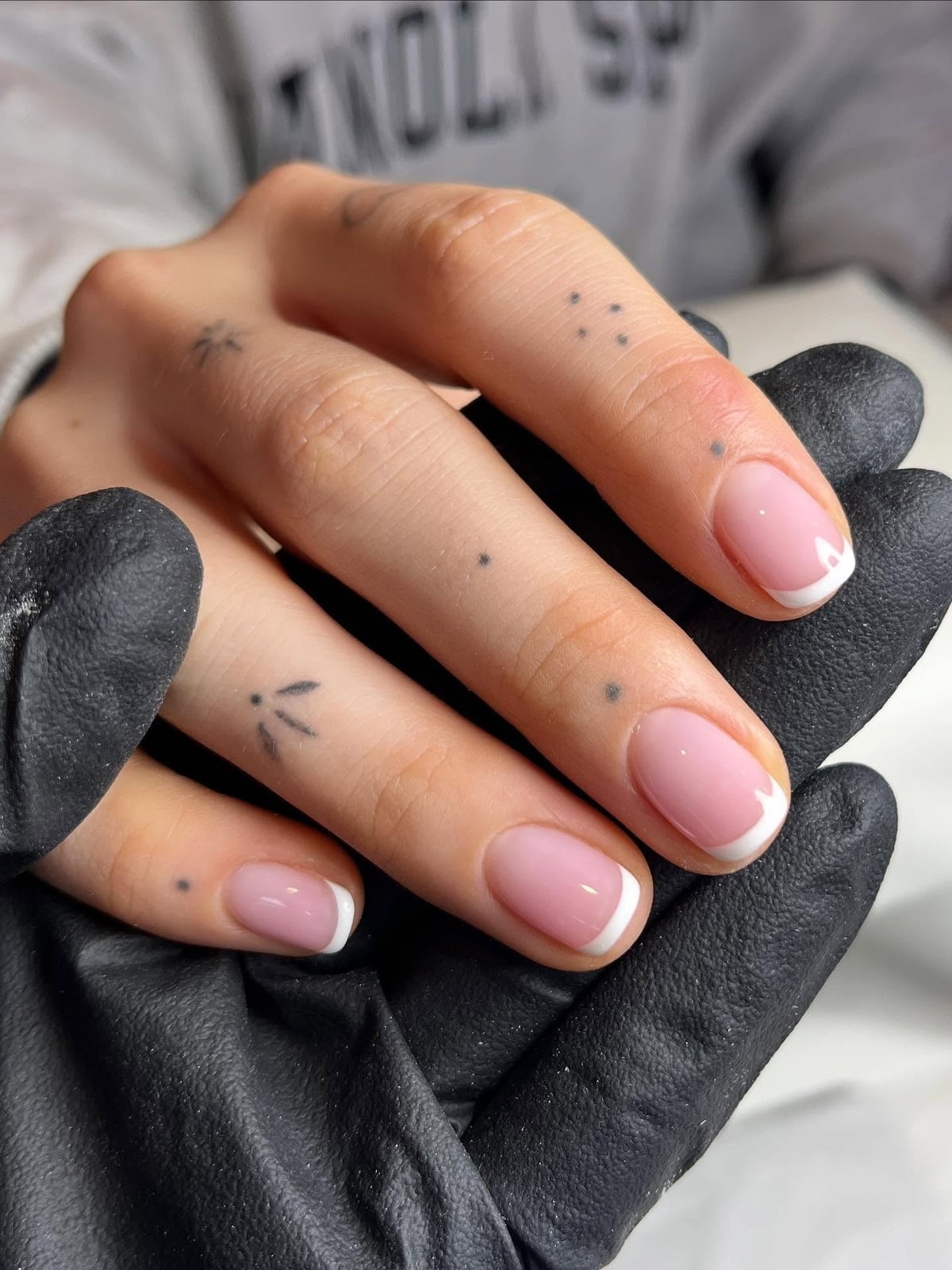Short Almond Nails With Pink Base And White Tips Short Almond Nails With Pink Base And White Tips — Simple Short French Tip Nails