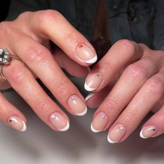 Short Square Nails With White French Tips And Minimal Accents Short Square Nails With White French Tips And Minimal Accents — Simple Short French Tip Nails