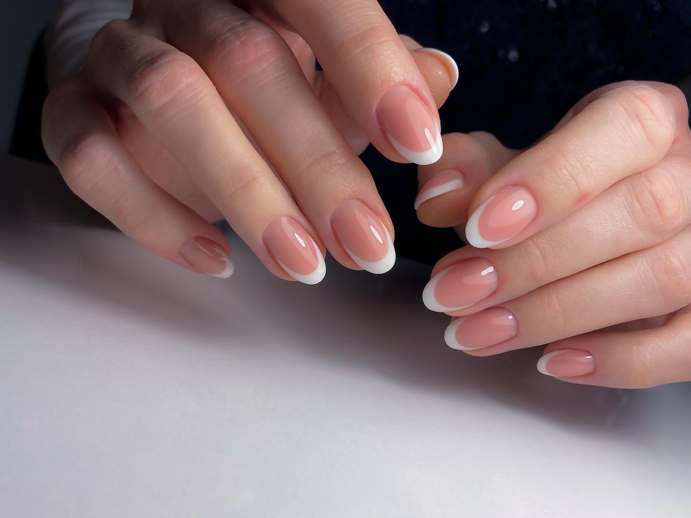Short Oval Nails With Perfect White French Tips Short Oval Nails With Perfect White French Tips — Simple Short French Tip Nails