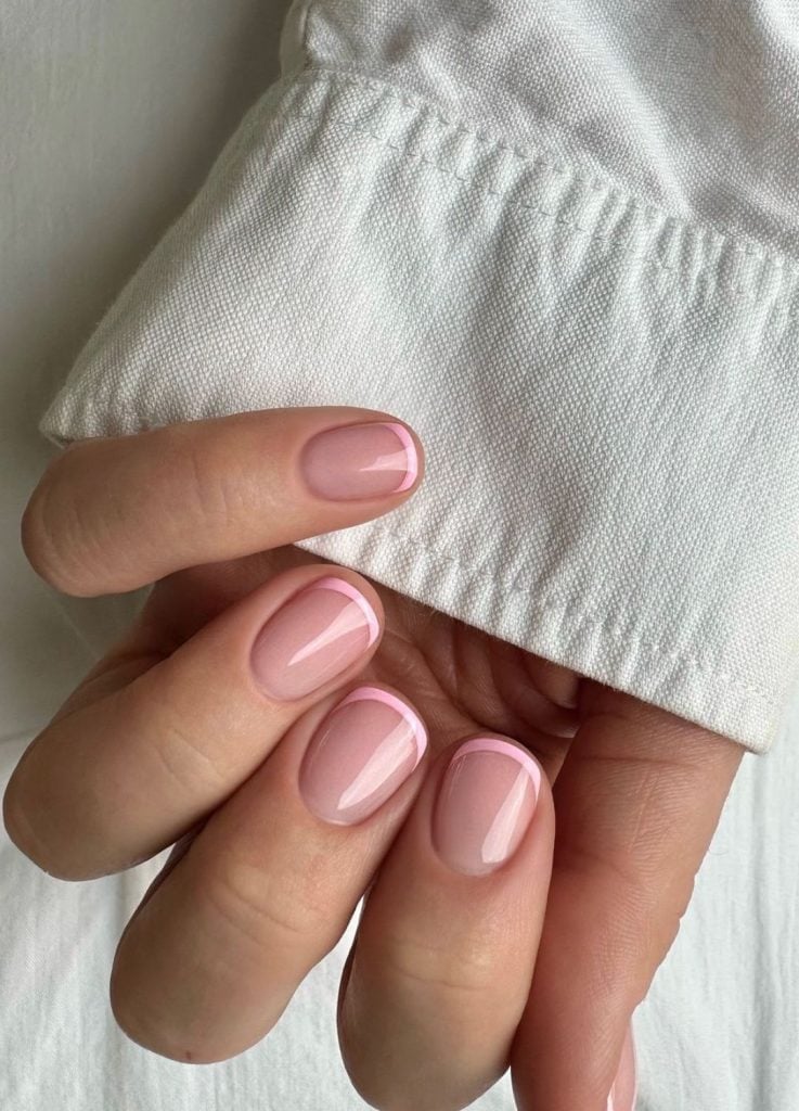 Short Soft Square Nails With Classic White French Tip, глянцевый Short Soft Square Nails With Classic White French Tip, глянцевый — Simple Short French Tip Nails