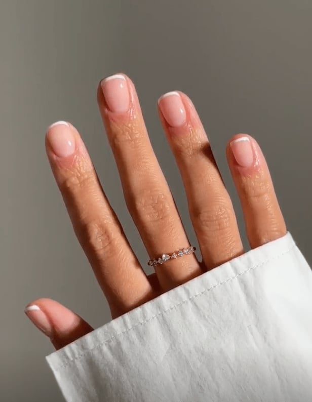 Short Oval Nails With Sheer Pink Base And White Tips Short Oval Nails With Sheer Pink Base And White Tips — Simple Short French Tip Nails