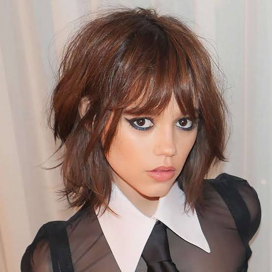 Chin Length Shag With Blunt Bangs Chin Length Shag With Blunt Bangs — Simple Short Shag
