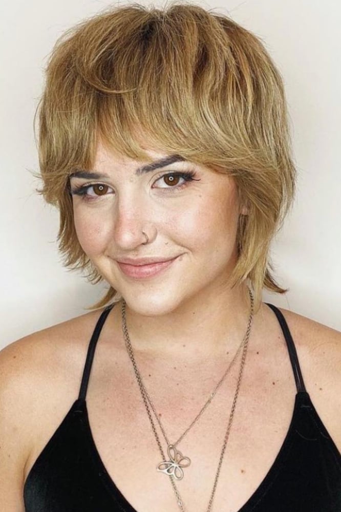 Ash Blonde Shag With Curtain Bangs Ash Blonde Shag With Curtain Bangs — Simple Short Shag